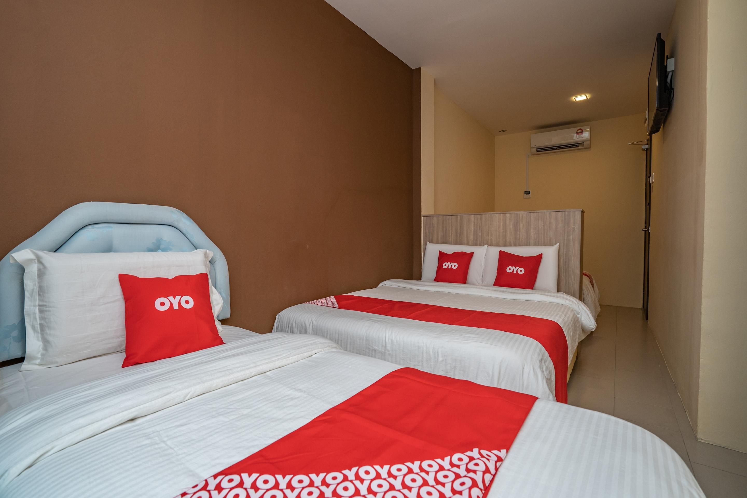 Oyo 44078 The Island Hotel Kampong Pasir Bogak Eksteriør bilde