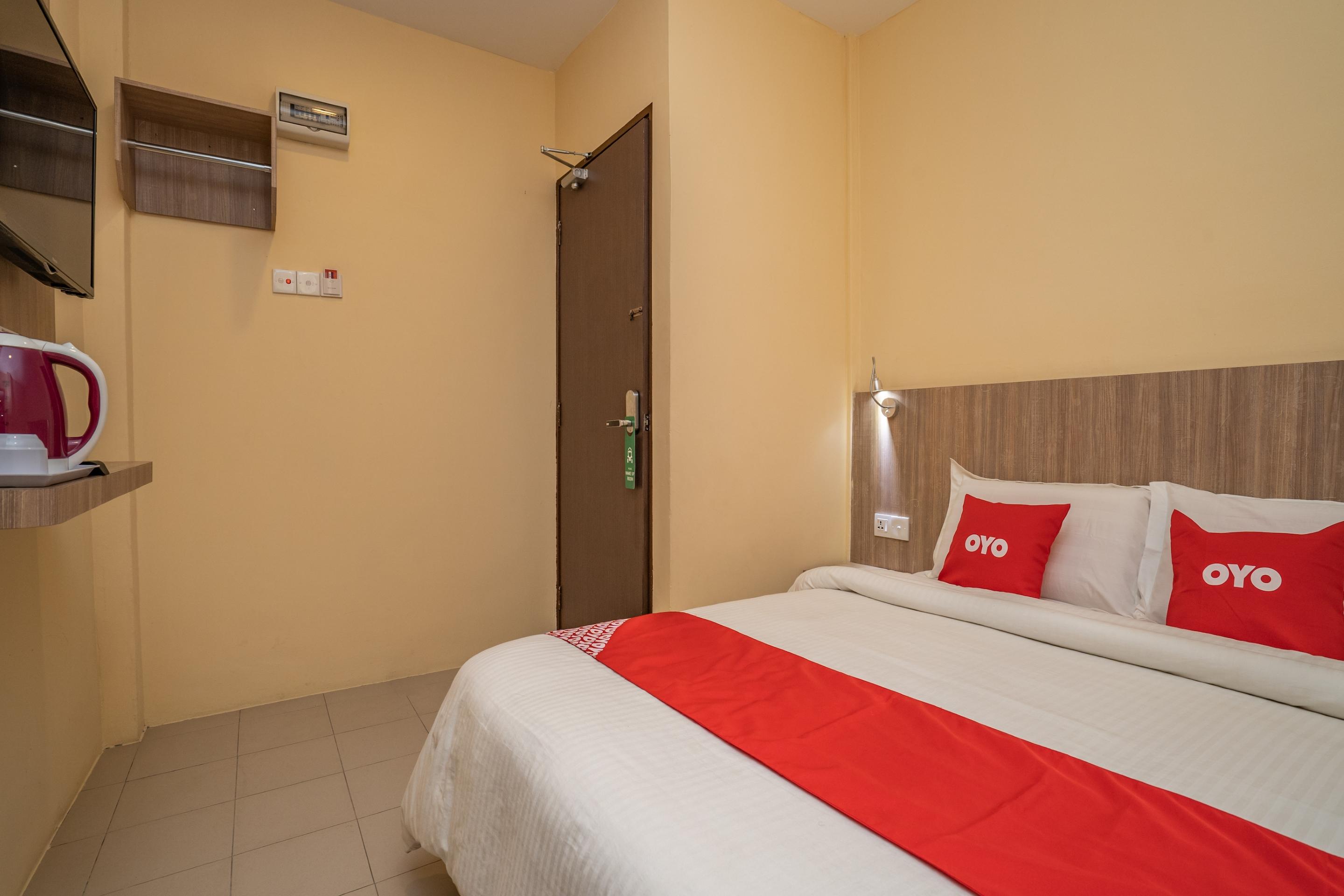 Oyo 44078 The Island Hotel Kampong Pasir Bogak Eksteriør bilde