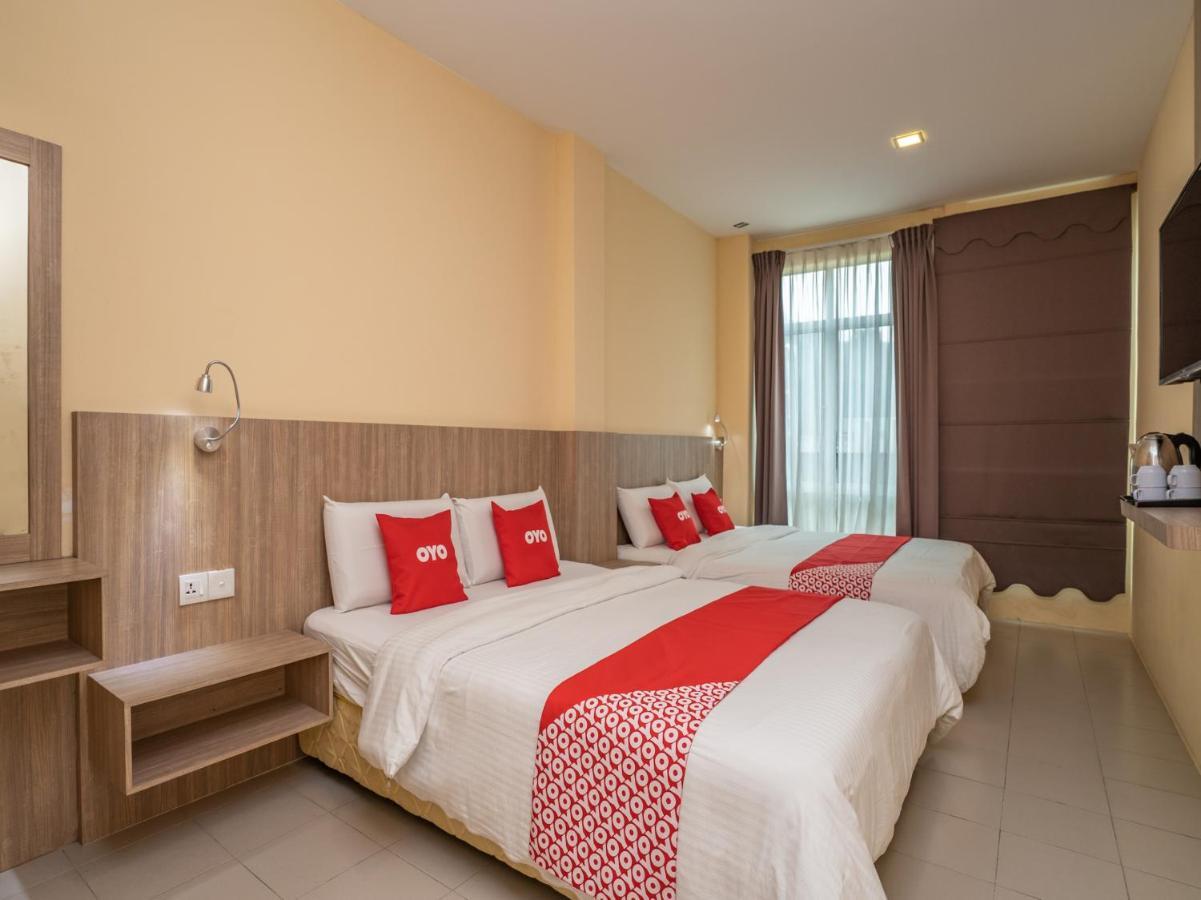 Oyo 44078 The Island Hotel Kampong Pasir Bogak Eksteriør bilde